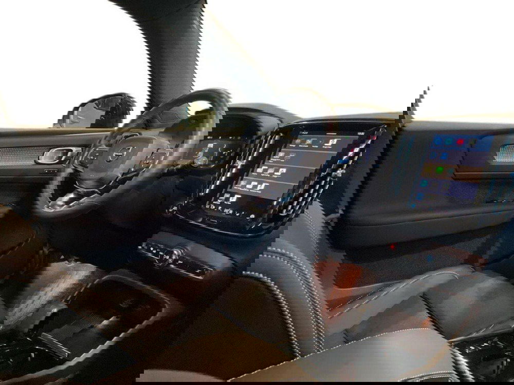 Volvo XC40 usata a Macerata (12)