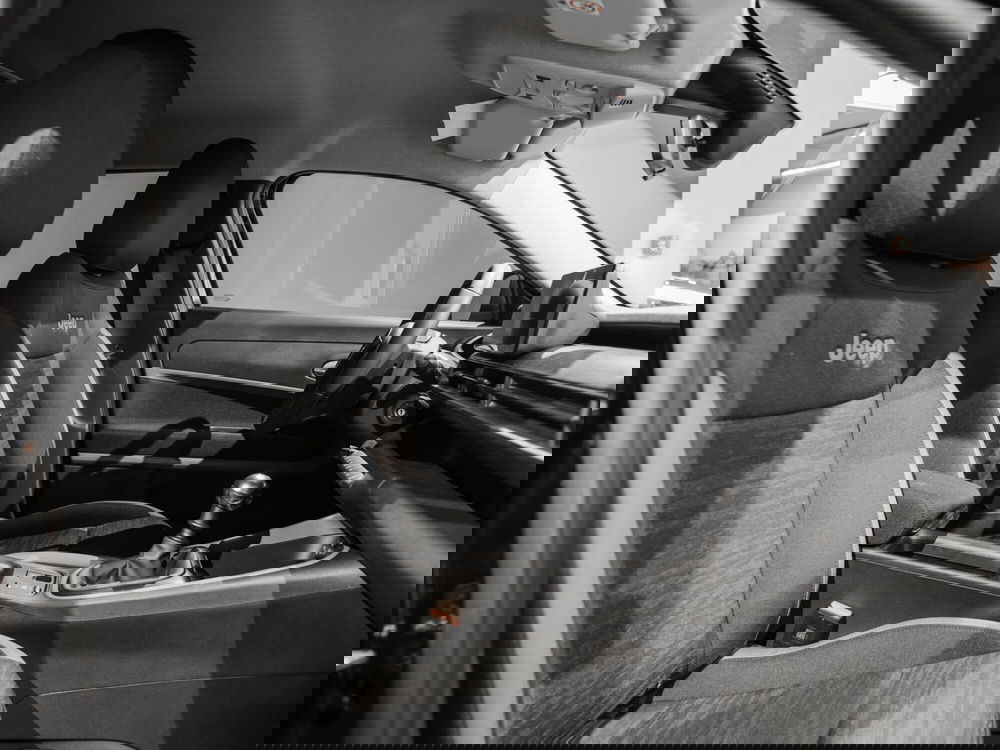 Jeep Avenger nuova a Prato (13)