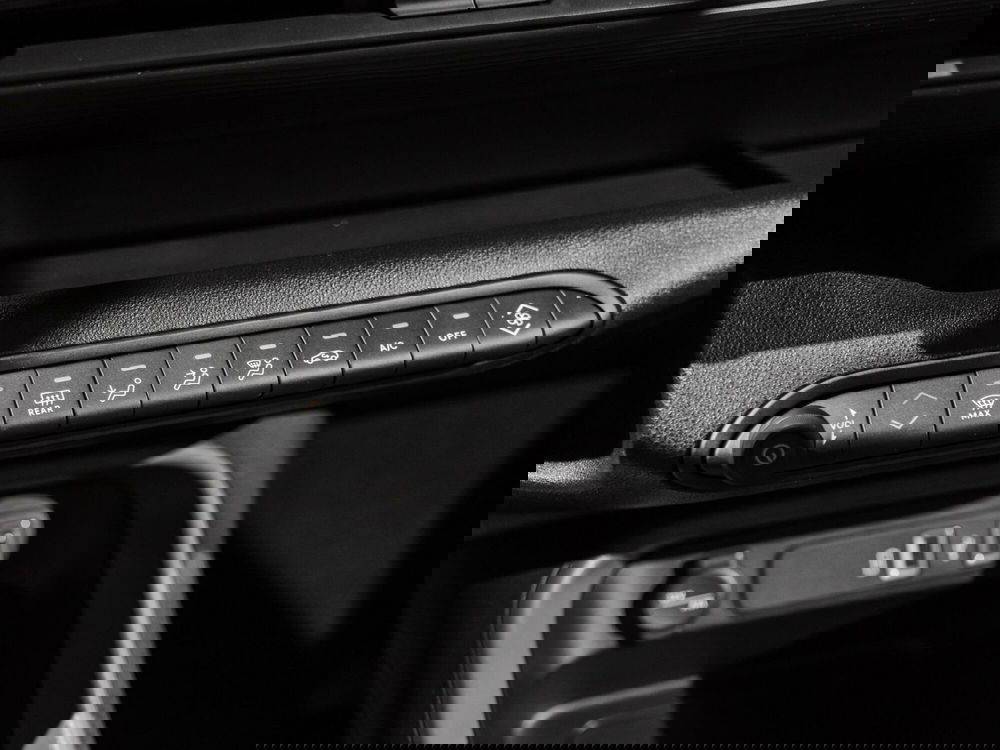 Jeep Avenger nuova a Prato (6)