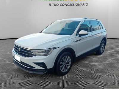 Volkswagen Tiguan 2.0 TDI 150 CV SCR DSG 4MOTION Life del 2021 usata a Pordenone