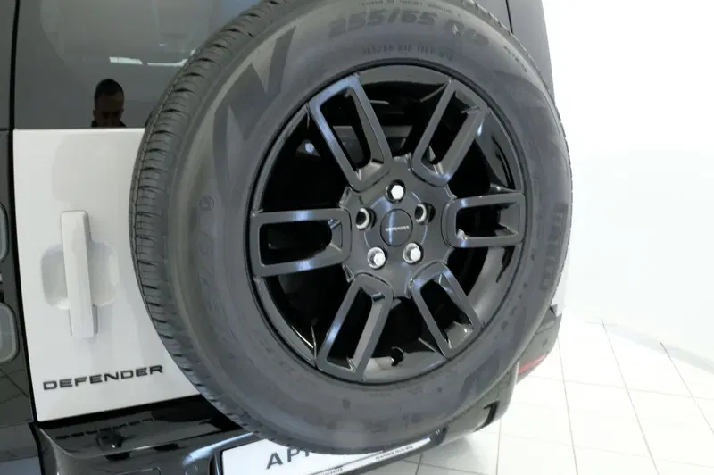 Land Rover Defender usata a Mantova (14)