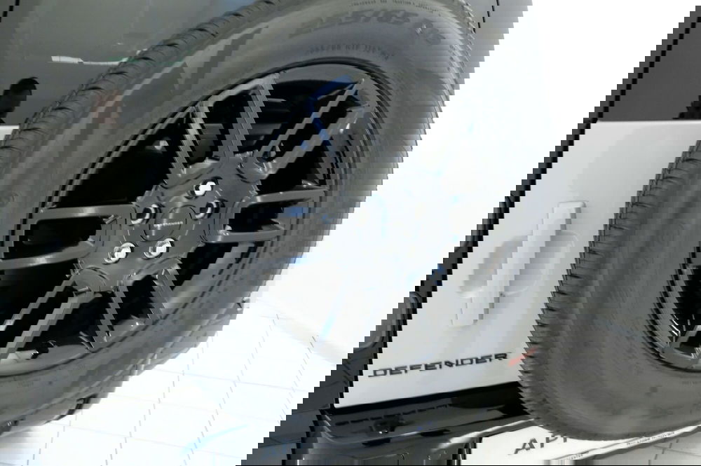 Land Rover Defender usata a Mantova (14)