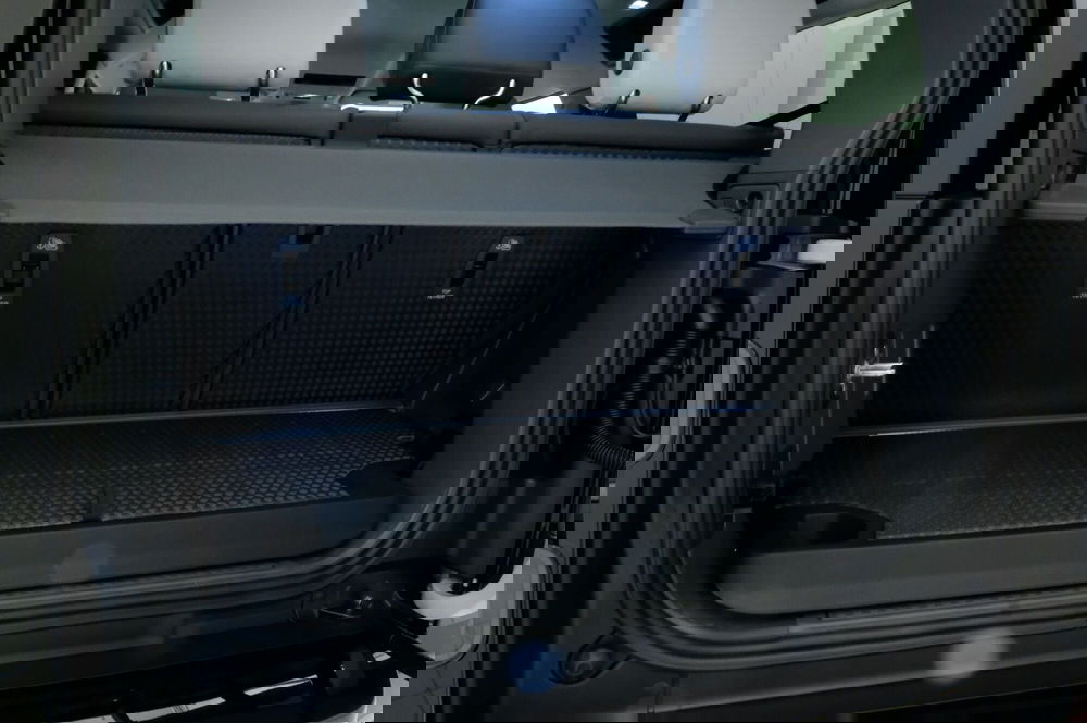 Land Rover Defender usata a Mantova (16)