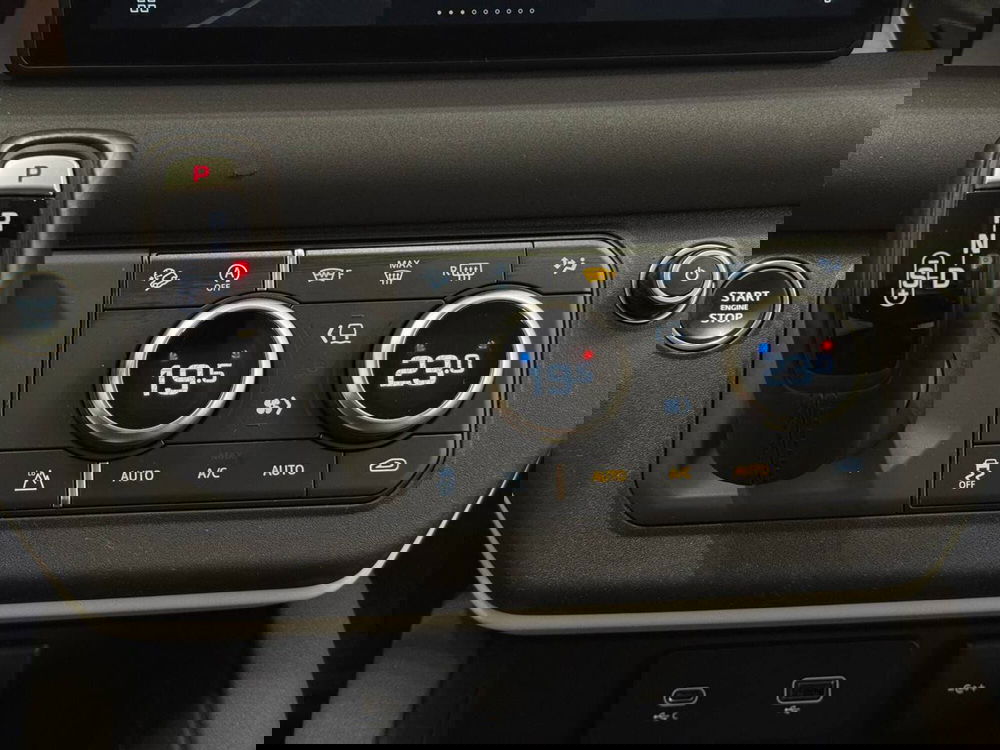 Land Rover Defender usata a Savona (12)