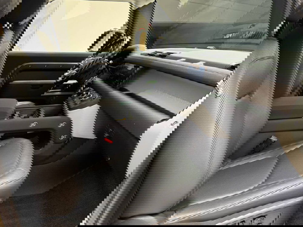 Land Rover Defender usata a Savona (3)