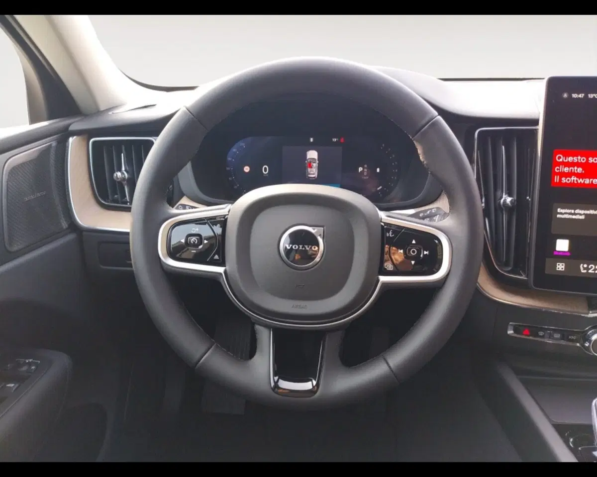 Volvo XC60 nuova a Ravenna (11)