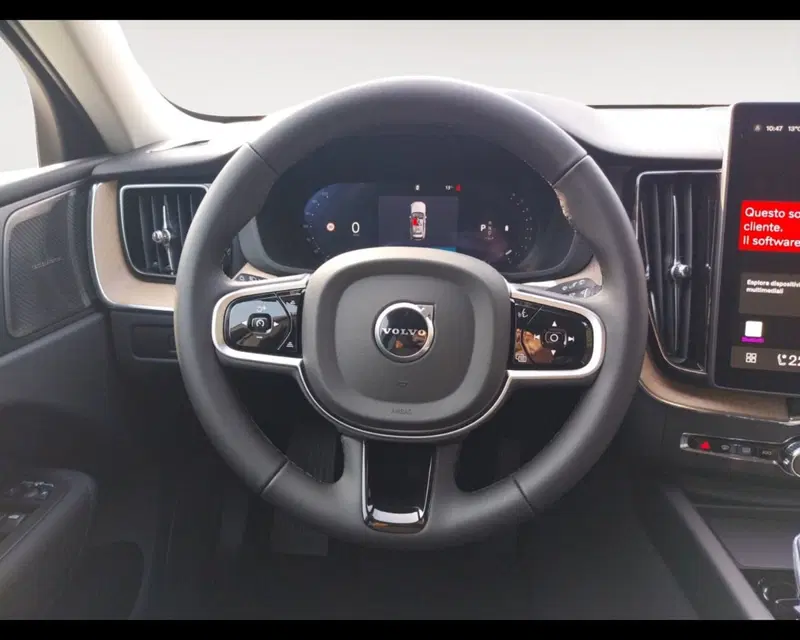 Volvo XC60 nuova a Ravenna (11)