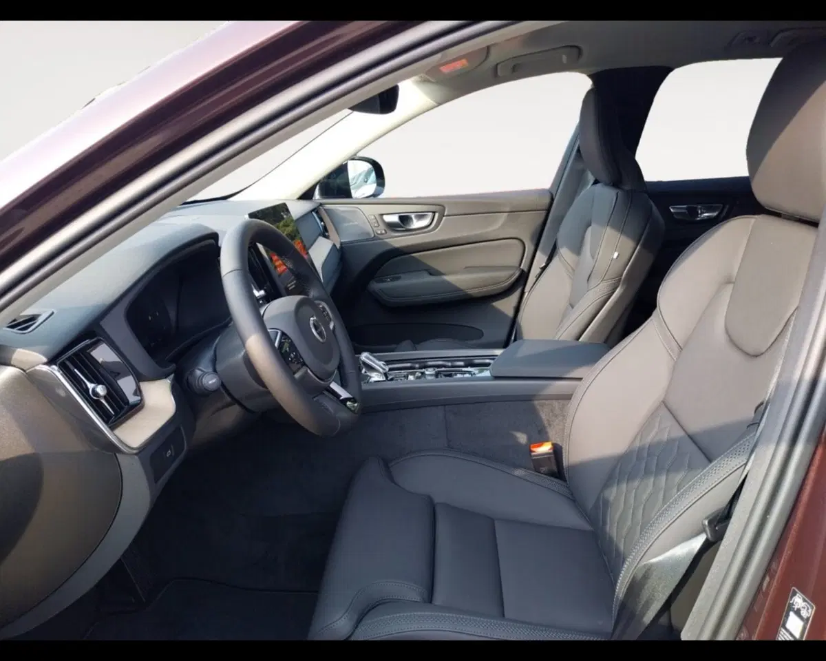 Volvo XC60 nuova a Ravenna (14)
