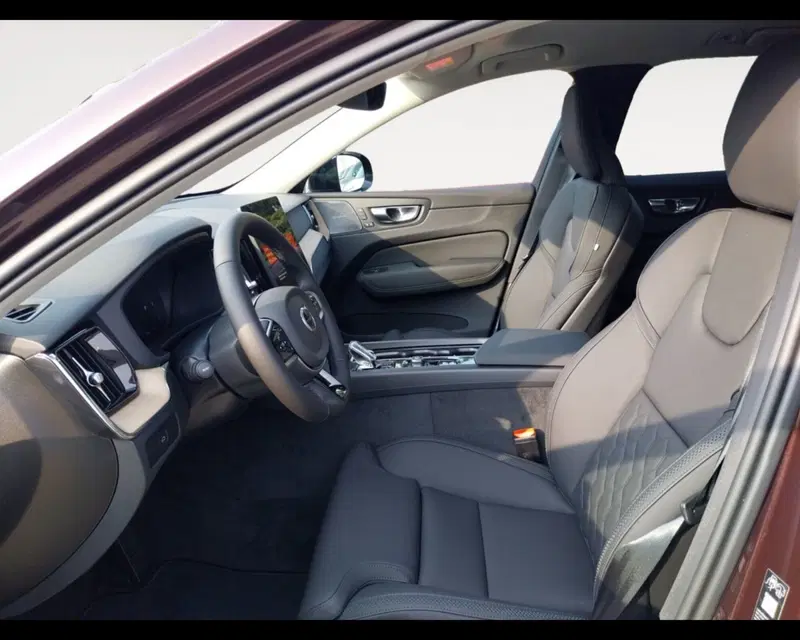 Volvo XC60 nuova a Ravenna (14)