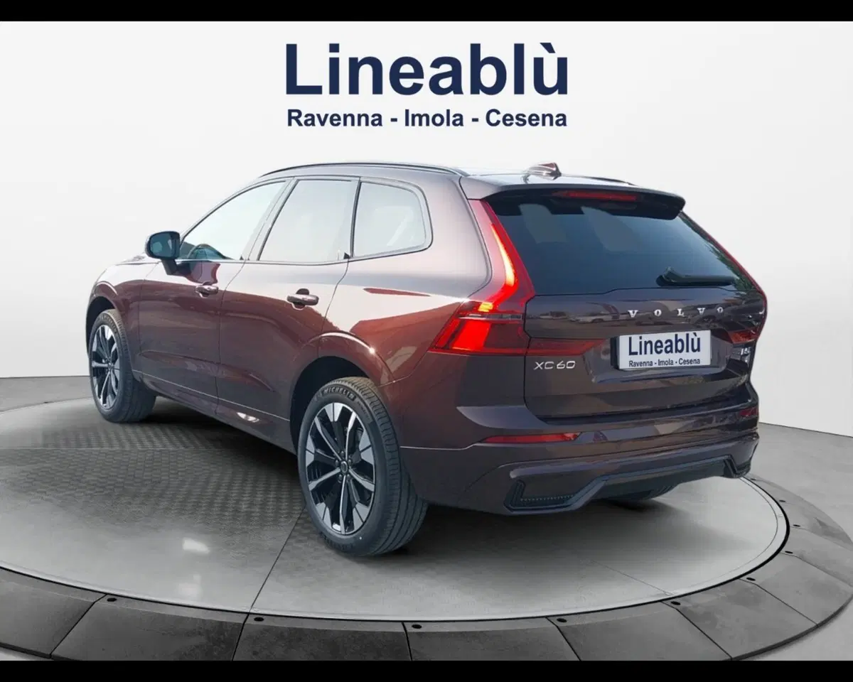 Volvo XC60 nuova a Ravenna (3)