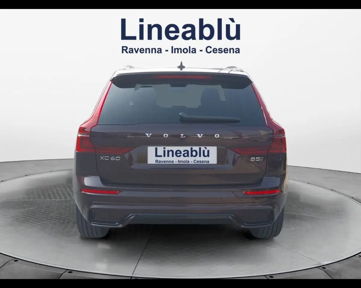 Volvo XC60 nuova a Ravenna (4)
