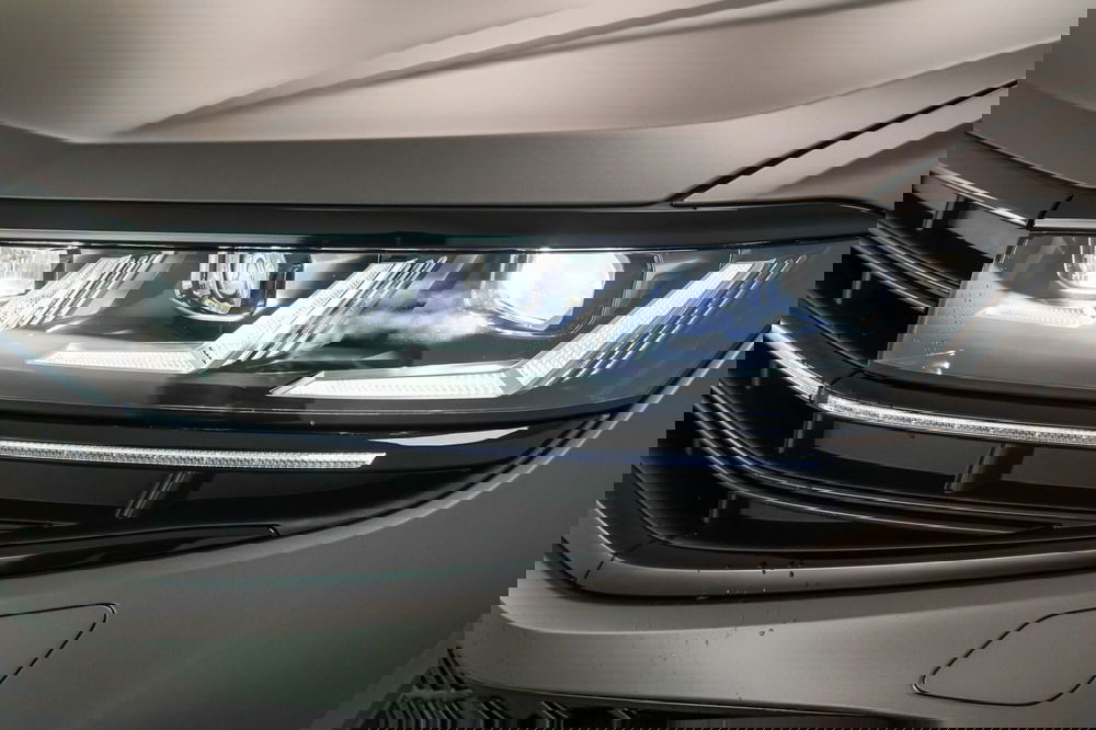 Volkswagen Touareg usata a Varese (8)