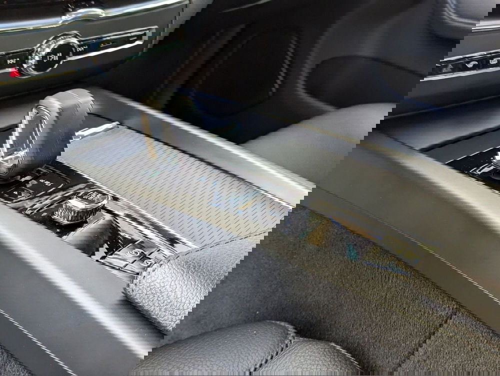 Volvo XC60 usata a Pescara (8)