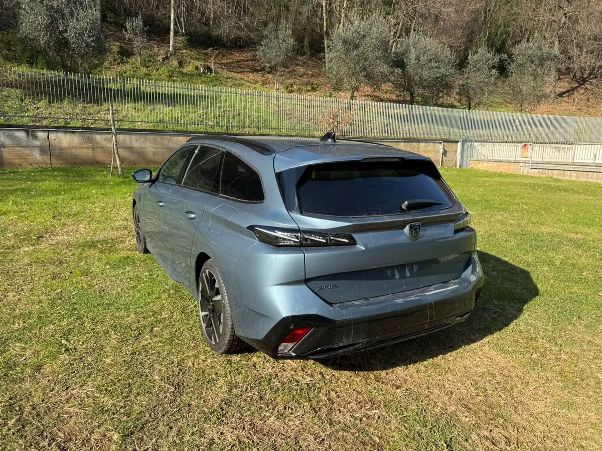 Peugeot 308 SW nuova a Salerno (3)