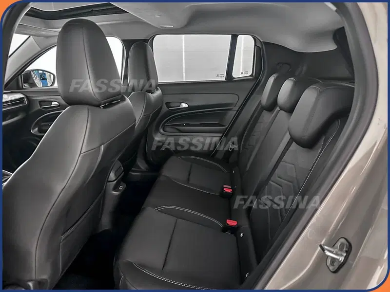 Jeep Avenger nuova a Milano (11)