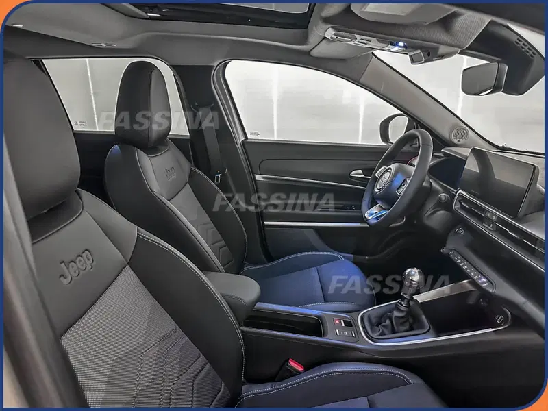 Jeep Avenger nuova a Milano (14)