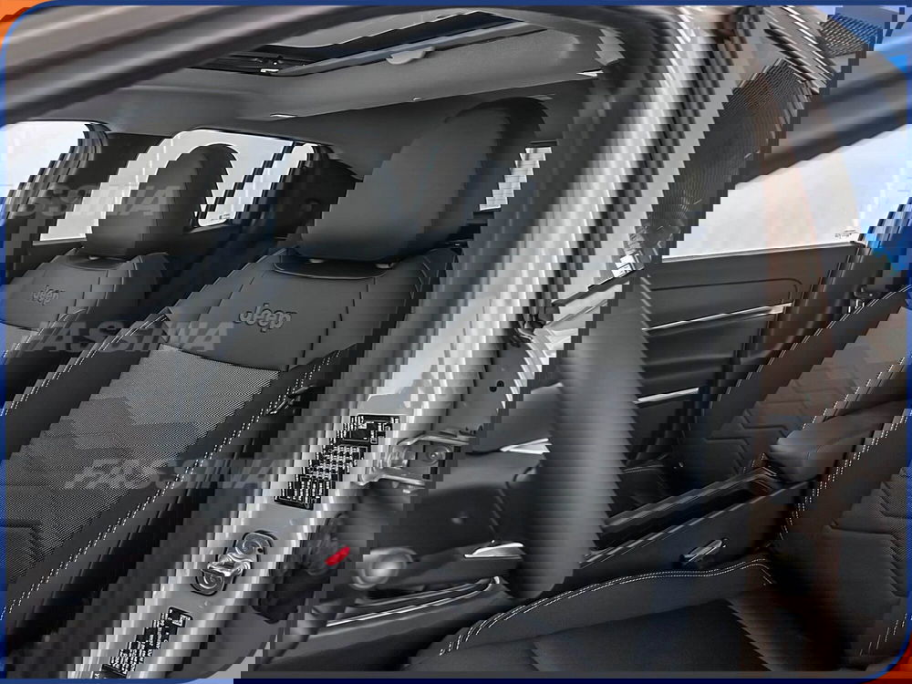 Jeep Avenger nuova a Milano (8)