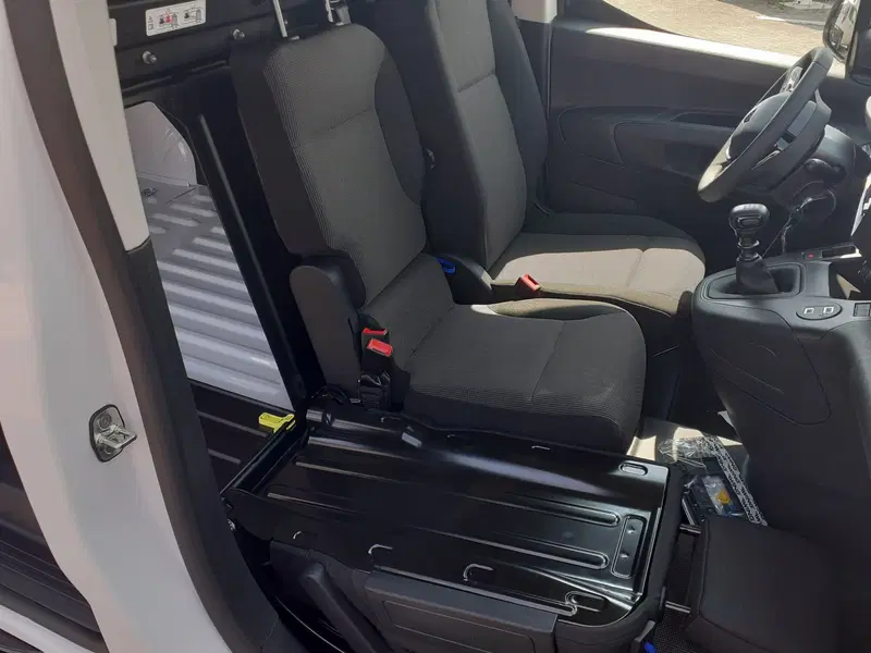 Peugeot Partner Furgone nuova a Parma (11)