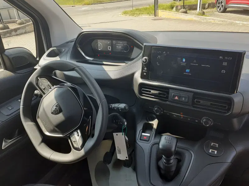 Peugeot Partner Furgone nuova a Parma (13)