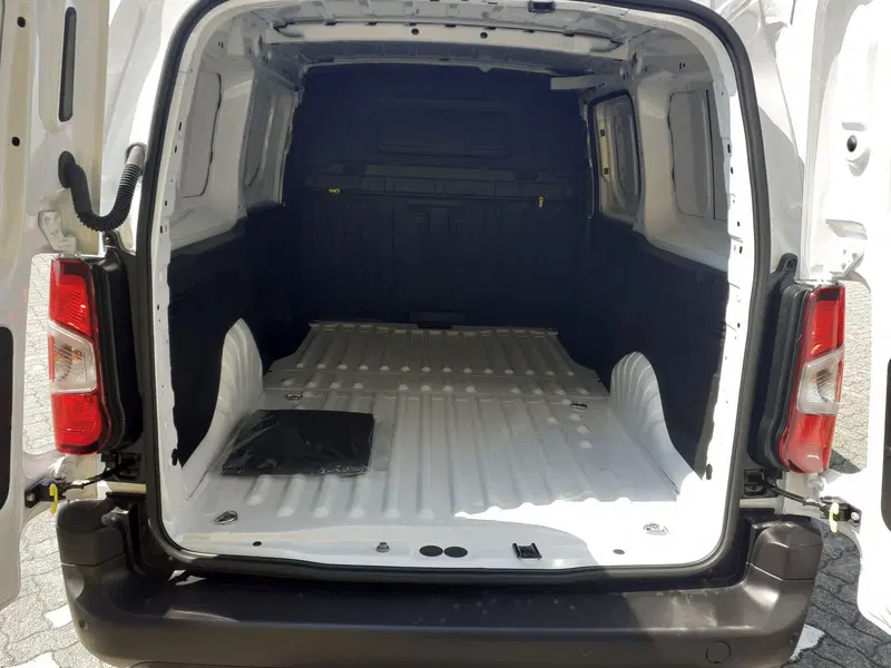 Peugeot Partner Furgone nuova a Parma (7)