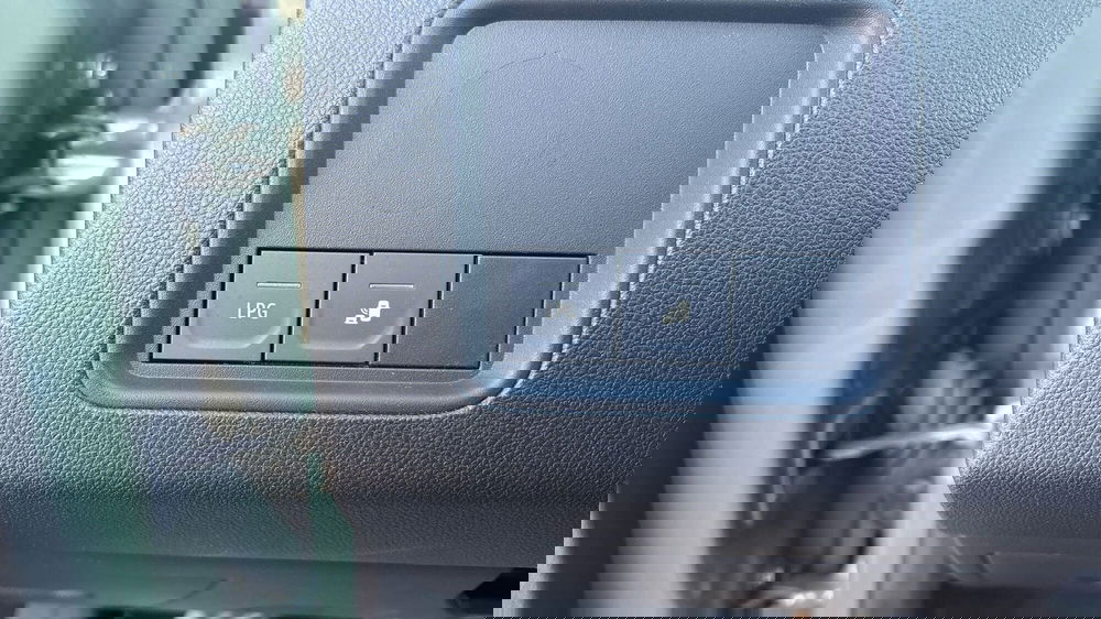 Dacia Duster usata a Padova (16)