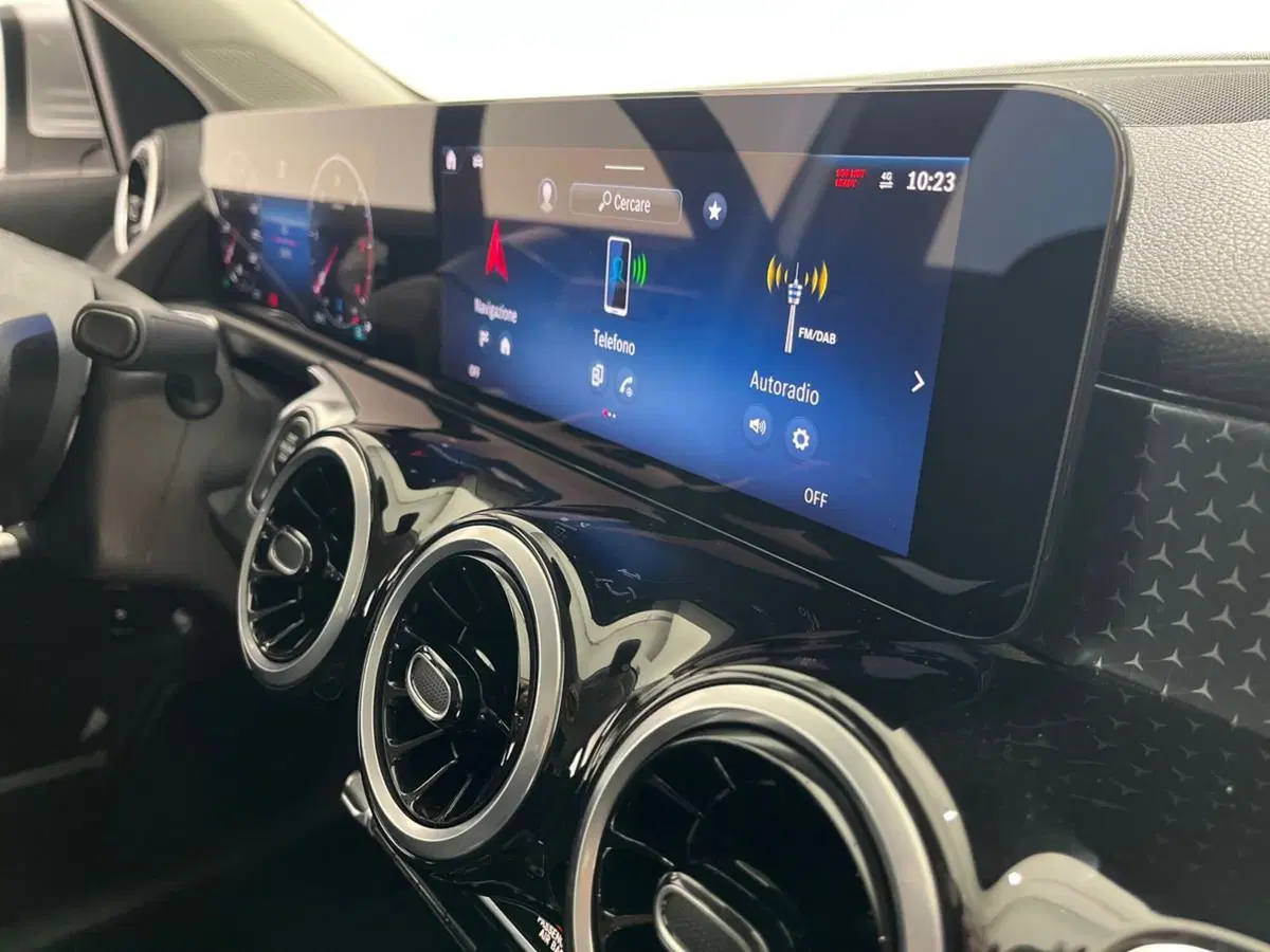 Mercedes-Benz GLB usata a Napoli (14)