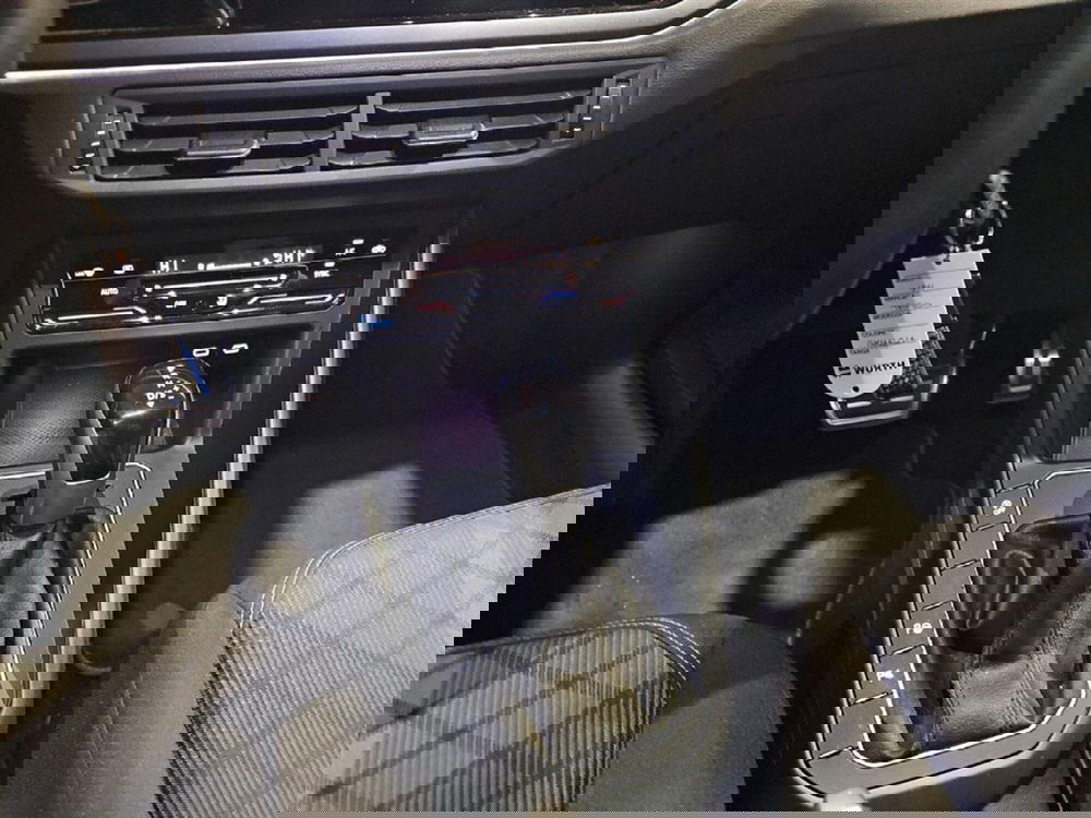 Volkswagen Taigo usata a Lecco (12)