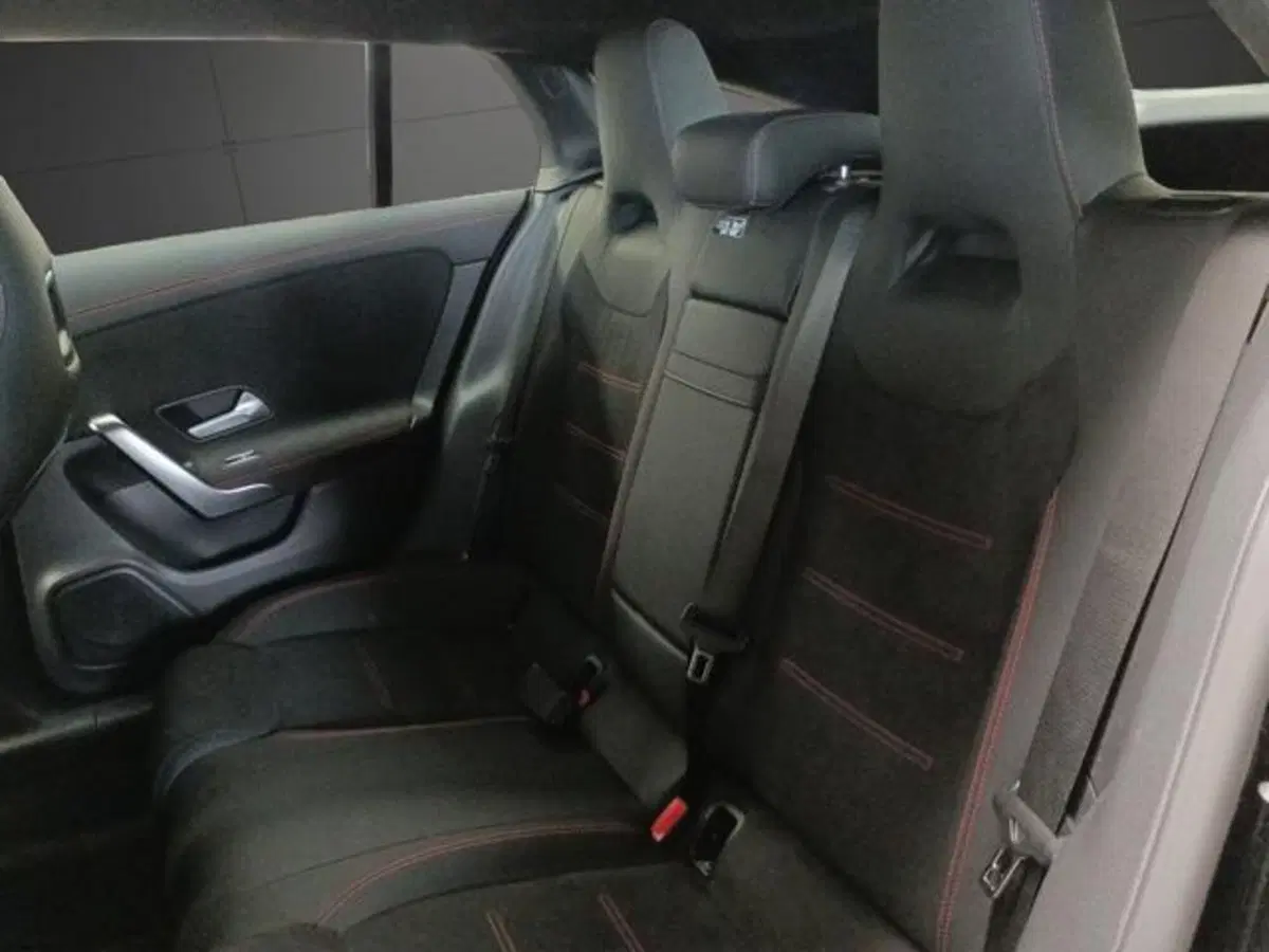Mercedes-Benz CLA Shooting Brake usata a Milano (18)