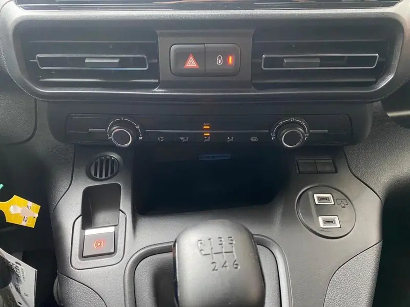 Peugeot Partner Furgone nuova a Torino (11)