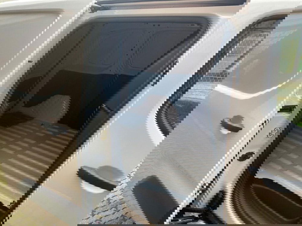 Peugeot Partner Furgone nuova a Torino (8)