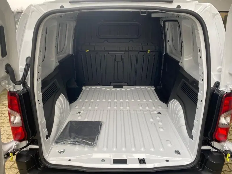 Peugeot Partner Furgone nuova a Torino (9)