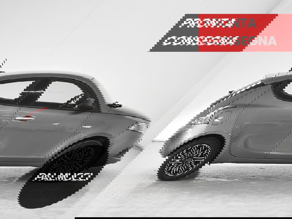 Lancia Ypsilon usata a Prato (5)