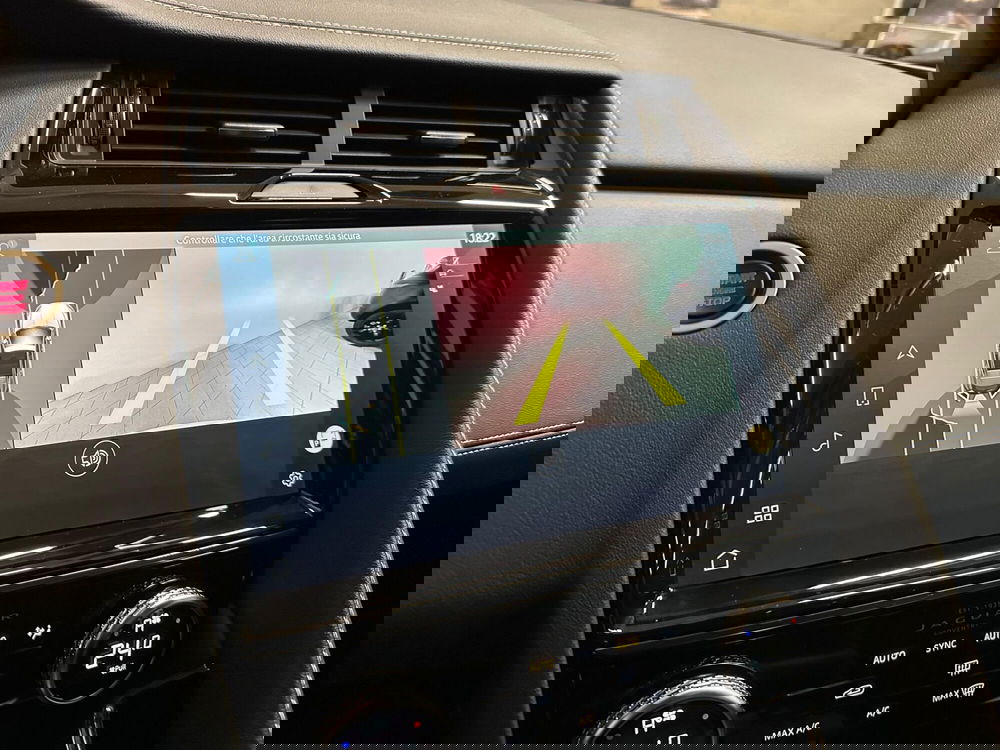 Jaguar E-Pace usata a Verbano Cusio Ossola (10)