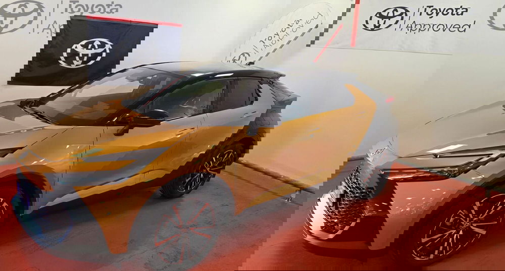 Toyota Toyota C-HR nuova a Messina (3)