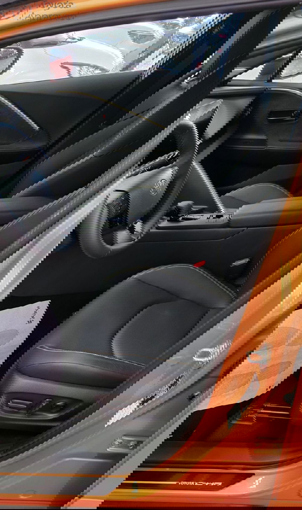 Toyota Toyota C-HR nuova a Messina (7)