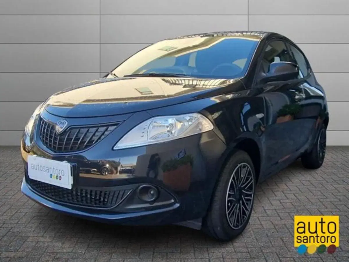 Lancia Ypsilon nuova a Salerno