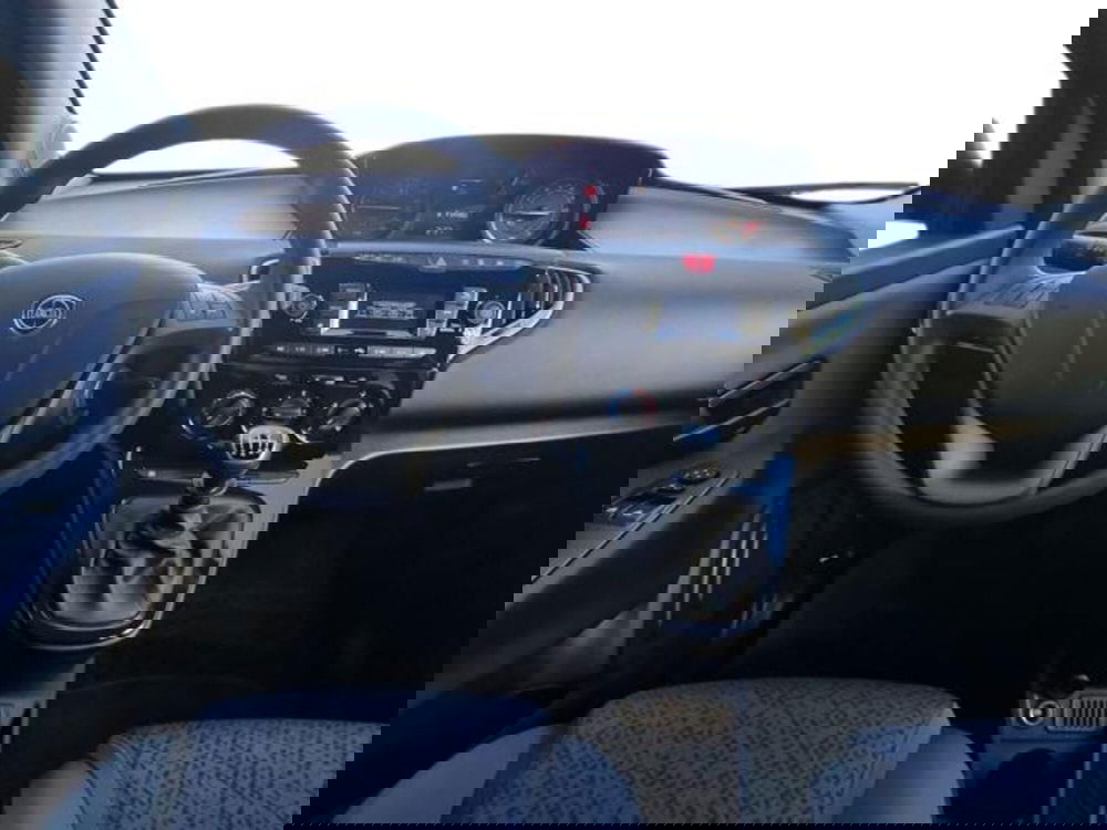 Lancia Ypsilon nuova a Salerno (10)