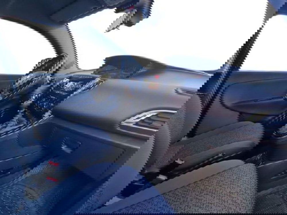 Lancia Ypsilon nuova a Salerno (13)