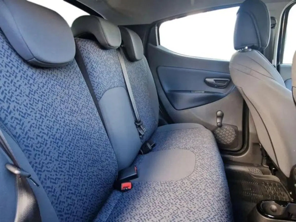 Lancia Ypsilon nuova a Salerno (14)