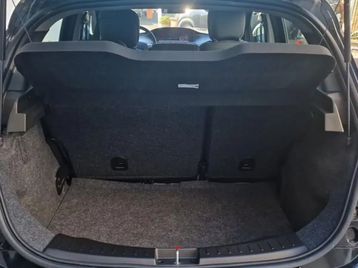 Lancia Ypsilon nuova a Salerno (19)