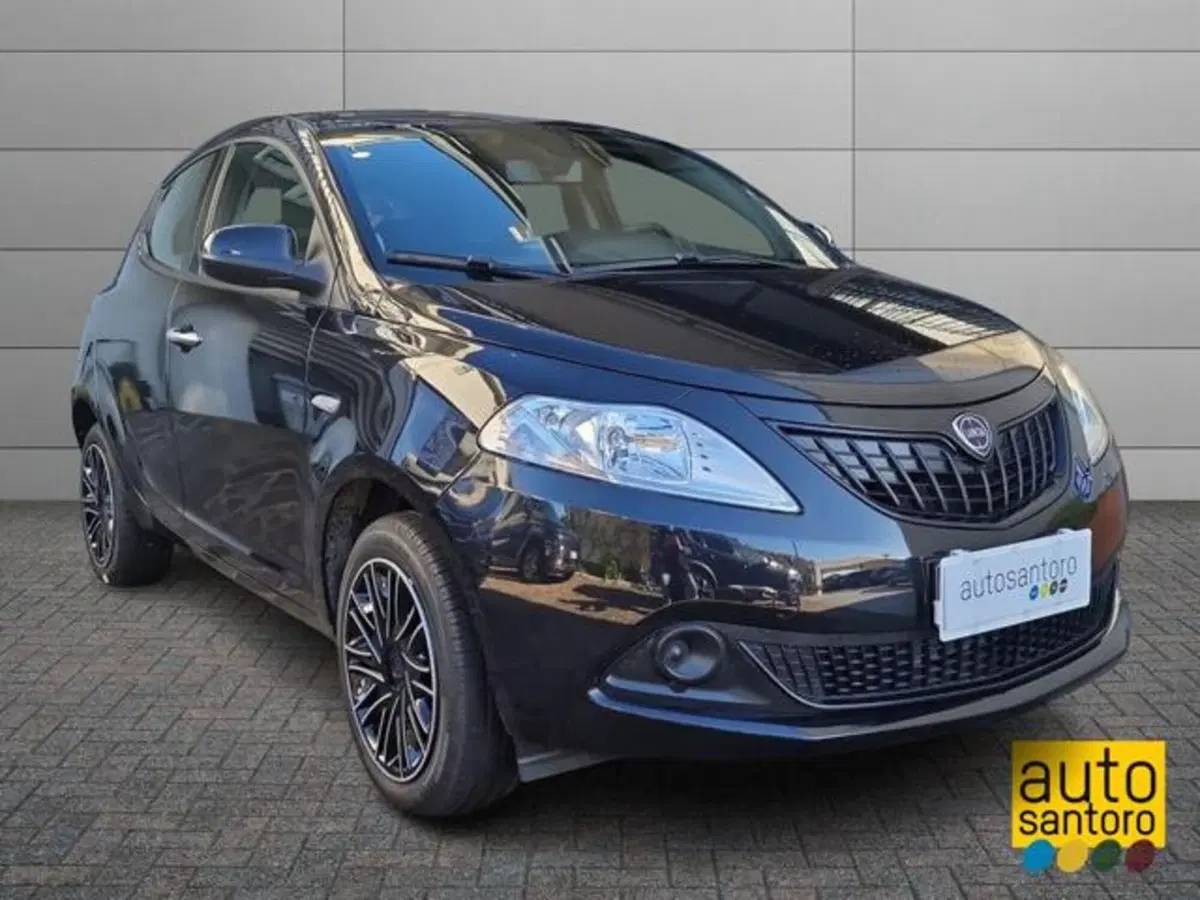 Lancia Ypsilon nuova a Salerno (2)