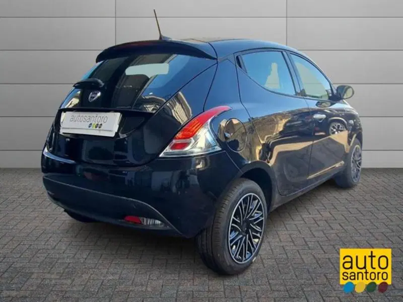 Lancia Ypsilon nuova a Salerno (3)