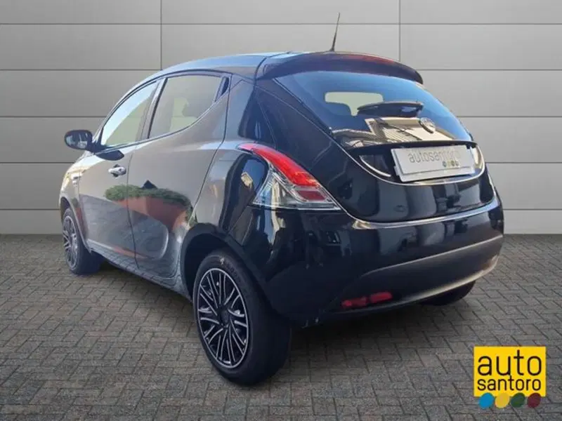 Lancia Ypsilon nuova a Salerno (4)
