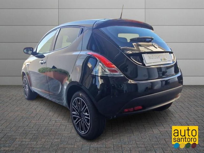Lancia Ypsilon nuova a Salerno (4)