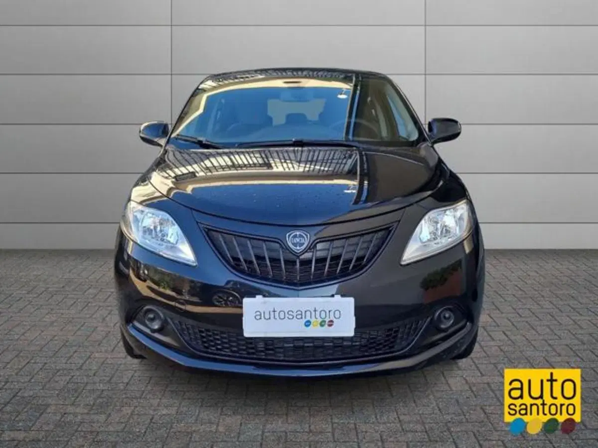 Lancia Ypsilon nuova a Salerno (5)