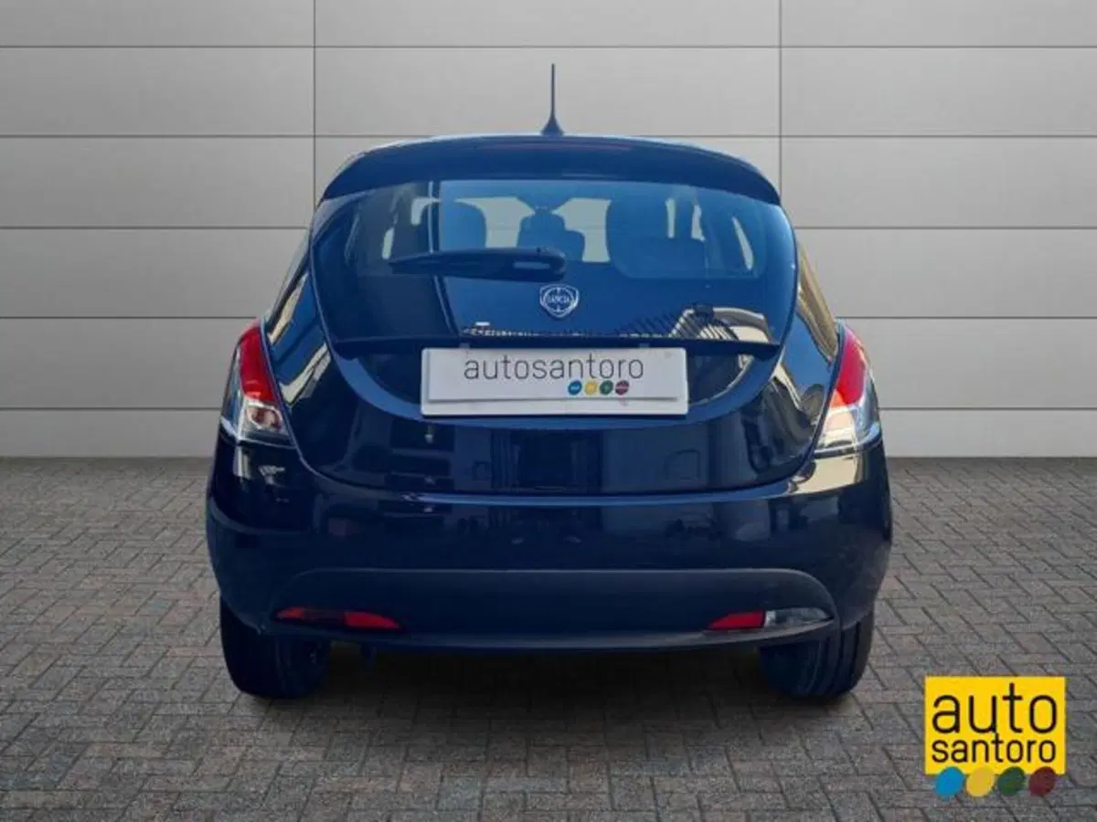 Lancia Ypsilon nuova a Salerno (6)