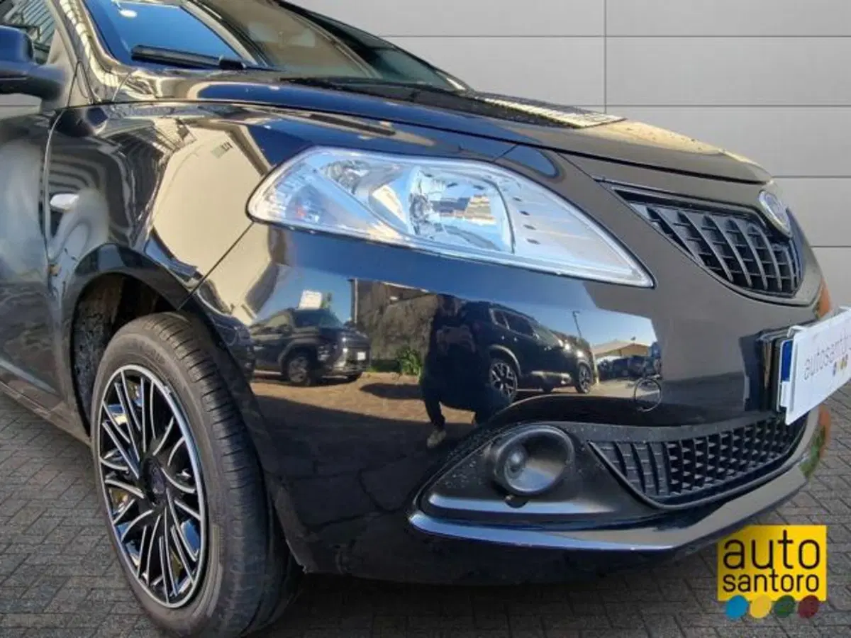 Lancia Ypsilon nuova a Salerno (8)