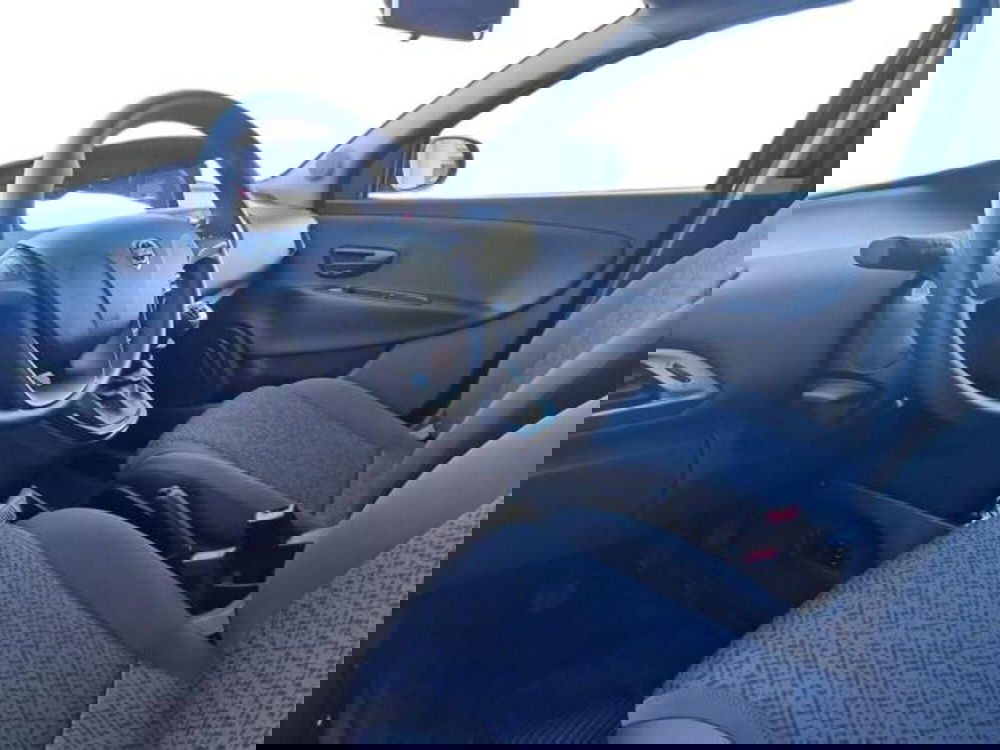 Lancia Ypsilon nuova a Salerno (9)