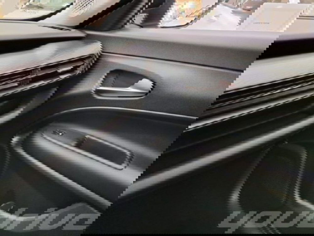 Jeep Avenger nuova a Napoli (19)