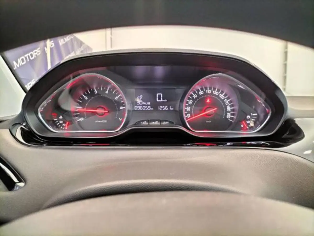 Peugeot 208 usata a Messina (17)